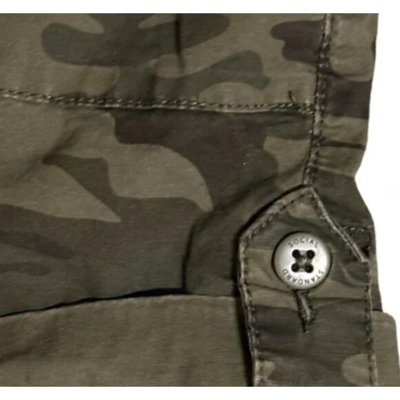 NEW Green Camo Sz Small Stretchy Cotton Cuffed Shorts SOCIAL STANDARDS SANCTUARY - Picture 5 of 9